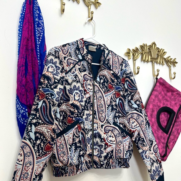 Vero moda chic bomber jacket S/M ptp 19” l 22.5” - Picture 2 of 4